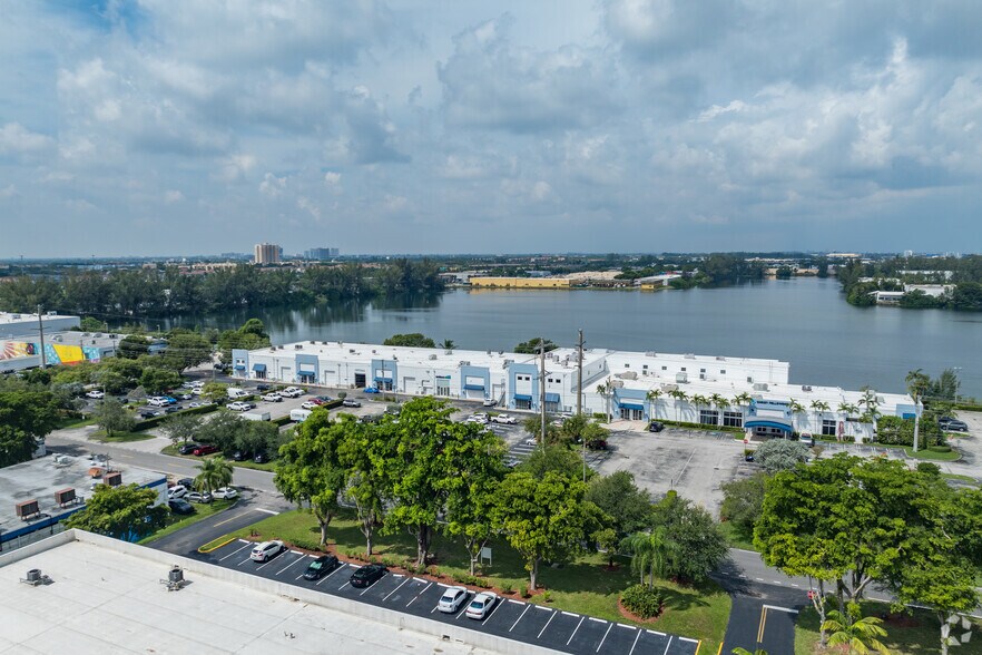 1500 NW 89th Ct, Doral, FL à vendre - Aérien - Image 2 de 18
