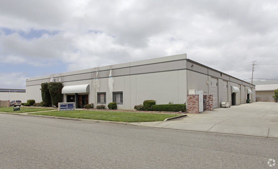 2415 Radley Ct, Hayward, CA for lease - Building Photo - Image 2 of 4