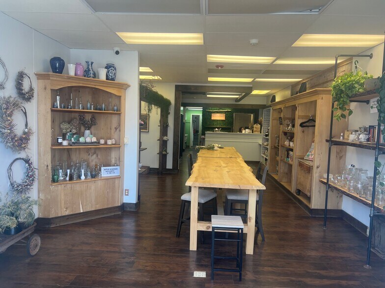 61 Albany St, Cazenovia, NY à louer - Photo du bâtiment - Image 3 de 7