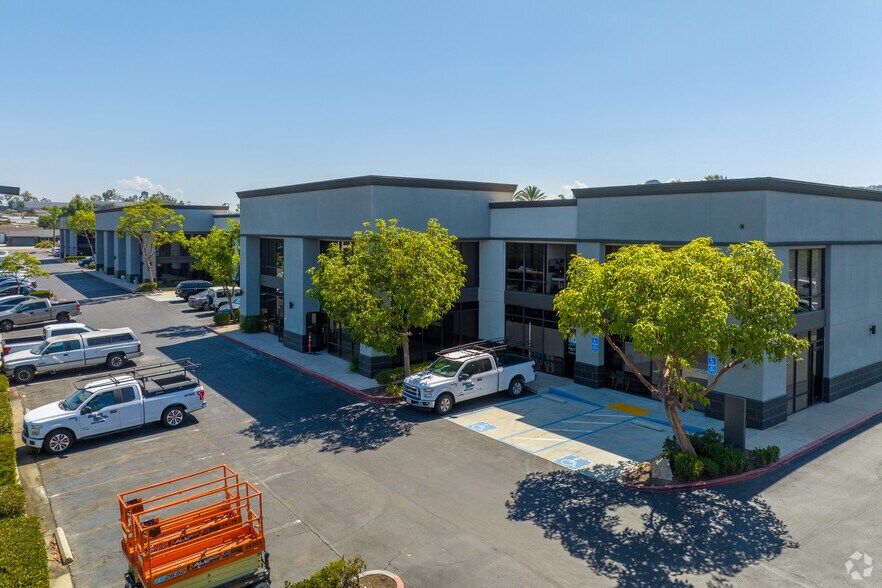 340 Rancheros Dr, San Marcos, CA à vendre - Photo du bâtiment - Image 1 de 3