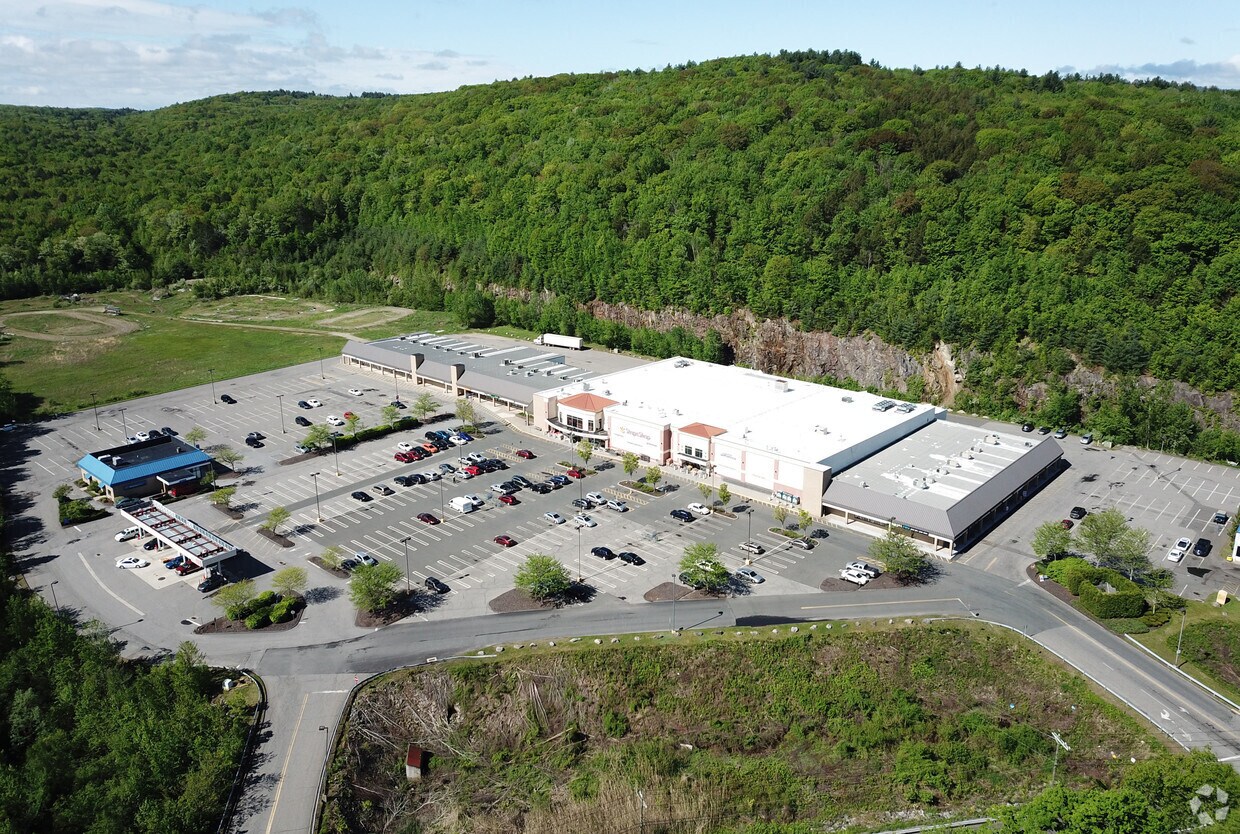 200 New Hartford Rd, Winsted, CT for lease Building Photo- Image 1 of 3