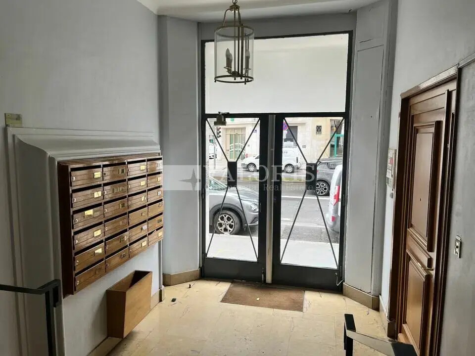 Office in Lyon for lease Interior Photo- Image 1 of 7