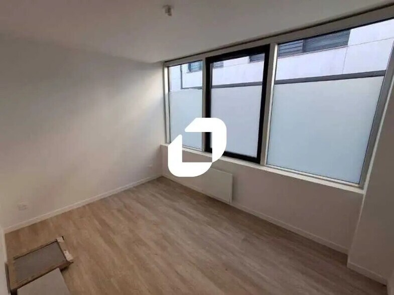 Office in Suresnes for sale - Interior Photo - Image 2 of 10