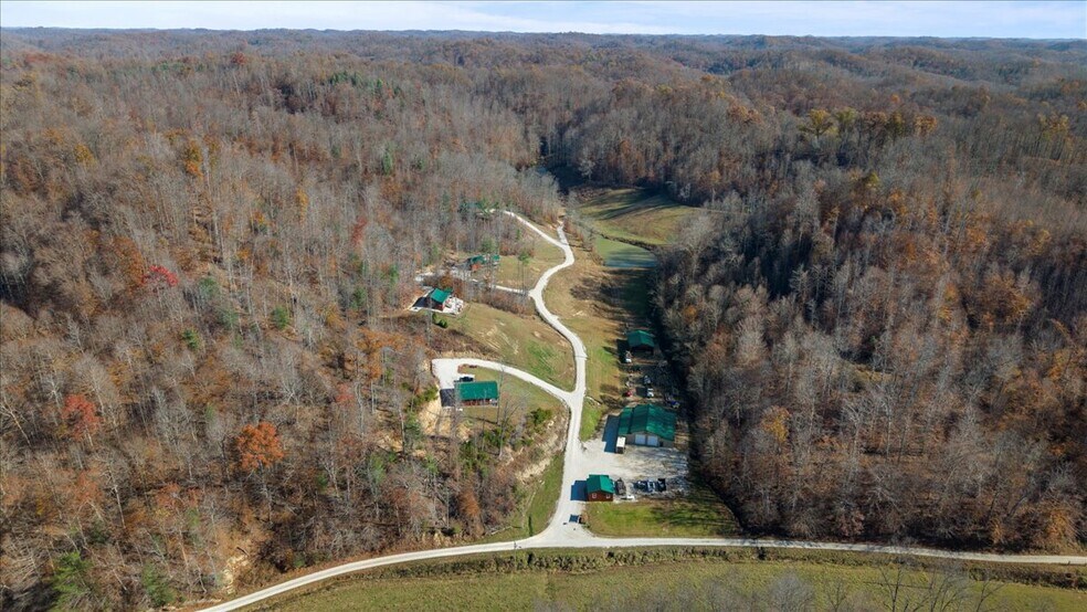 16 Hickory Lane, Campton, KY à vendre - Photo du bâtiment - Image 3 de 85