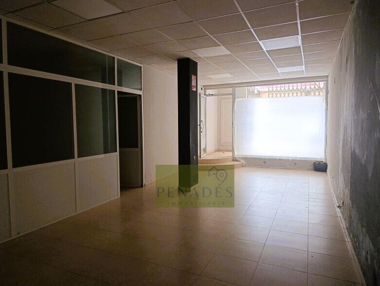 Commerce de détail dans Ontinyent, Valencia à louer - Photo du bâtiment - Image 2 de 10
