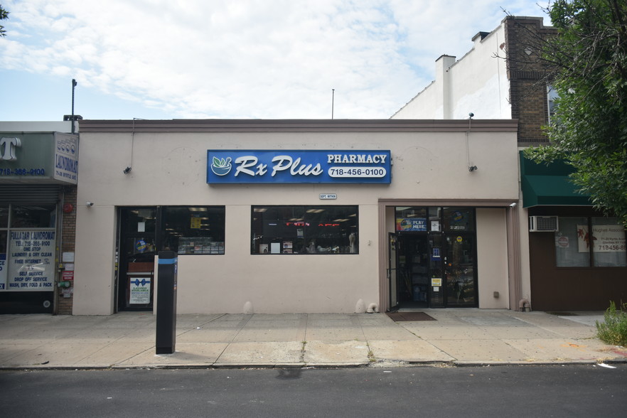 7132 Myrtle Ave, Glendale, NY for sale - Primary Photo - Image 1 of 1