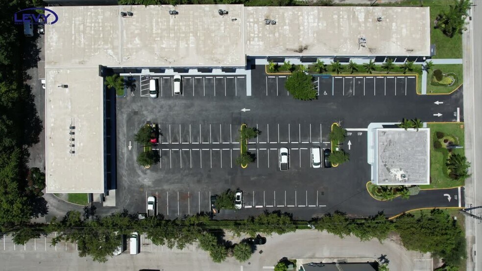 1249 Stirling Rd, Dania Beach, FL à louer - Vidéo sur l’inscription commerciale - Image 2 de 11