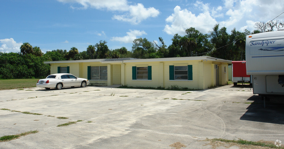 2401 W Midway Rd, Fort Pierce, FL à vendre - Photo principale - Image 1 de 1