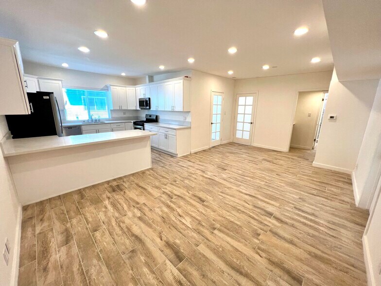 1526 S Wooster St, Los Angeles, CA à vendre - Photo intérieure - Image 2 de 11