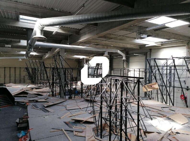 50 Rue Jean Zay, Saint-Priest for lease - Construction Photo - Image 2 of 10