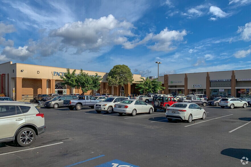 94-300 Farrington Hwy, Waipahu, HI à louer - Photo du bâtiment - Image 3 de 6