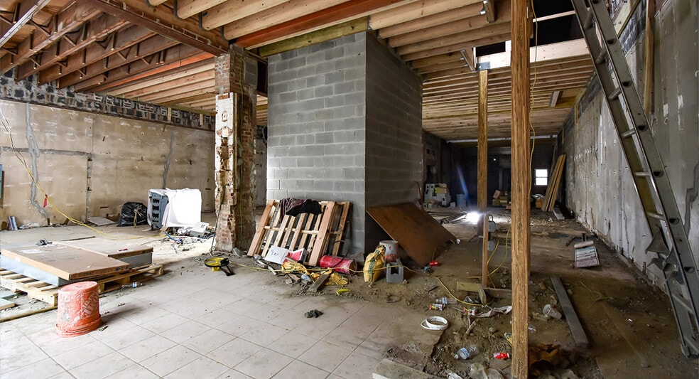 1721 Wisconsin Ave NW, Washington, DC for lease - Interior Photo - Image 3 of 8