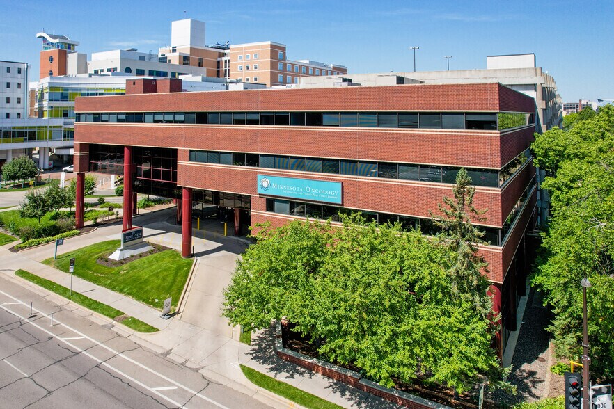 910 E 26th St, Minneapolis, MN à louer - Photo du bâtiment - Image 3 de 6