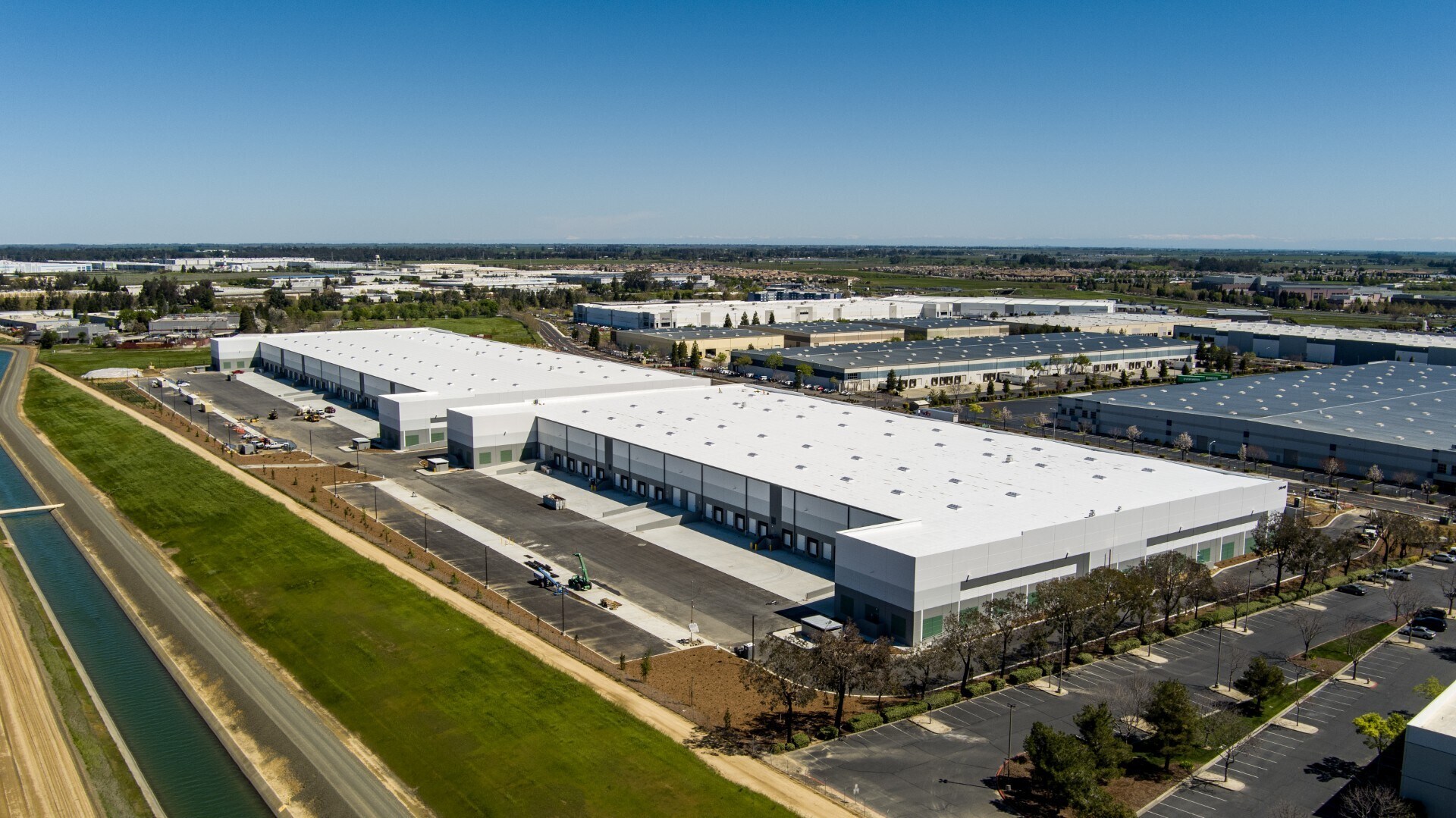 2040 Cessna Dr, Vacaville, CA à louer Photo du bâtiment- Image 1 de 5