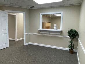 1046 W Busch Blvd, Tampa, FL for lease Interior Photo- Image 2 of 10