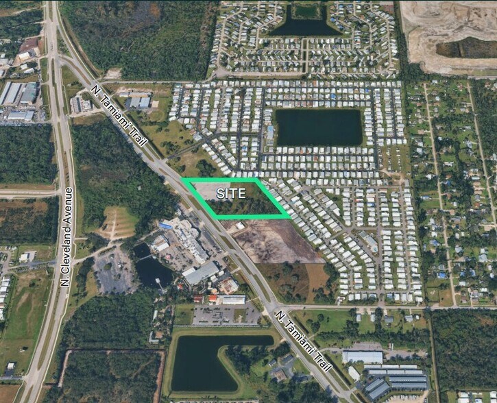 2818 N Tamiami Trl, North Fort Myers, FL à vendre - Photo du bâtiment - Image 1 de 3