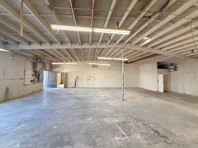 13721 Desmond St, Pacoima, CA à louer - Photo du bâtiment - Image 2 de 4