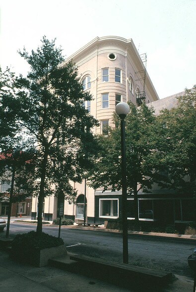 212 W Main St, Durham, NC à louer - Photo du bâtiment - Image 3 de 9