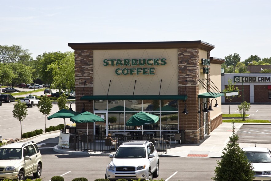 6920 Lake Plaza Dr, Indianapolis, IN à vendre - Photo principale - Image 1 de 1