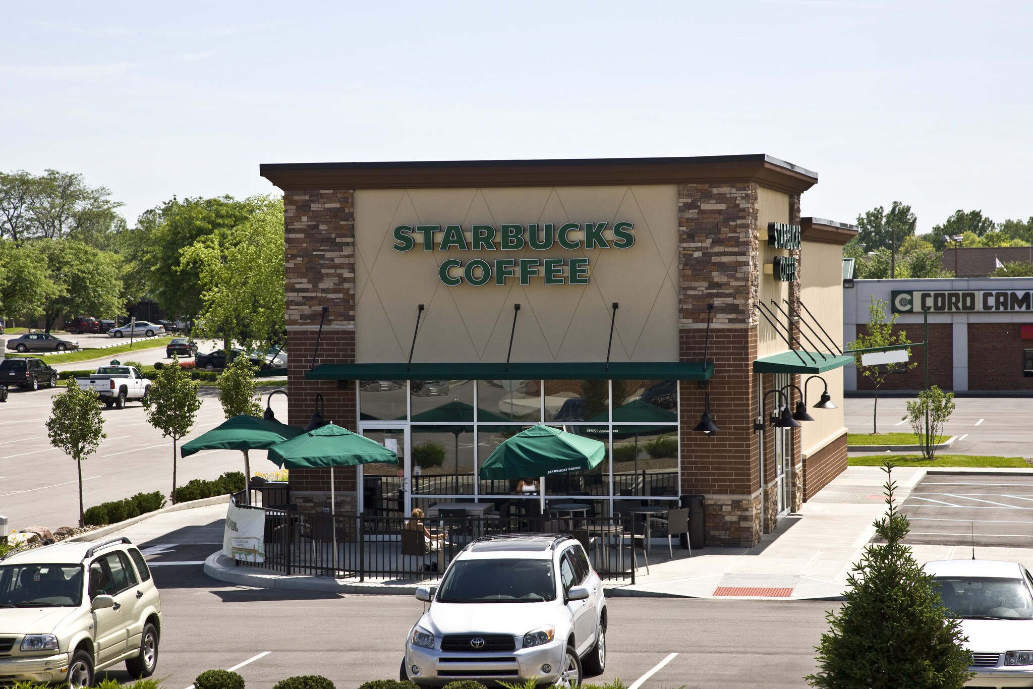 6920 Lake Plaza Dr, Indianapolis, IN à vendre Photo principale- Image 1 de 2