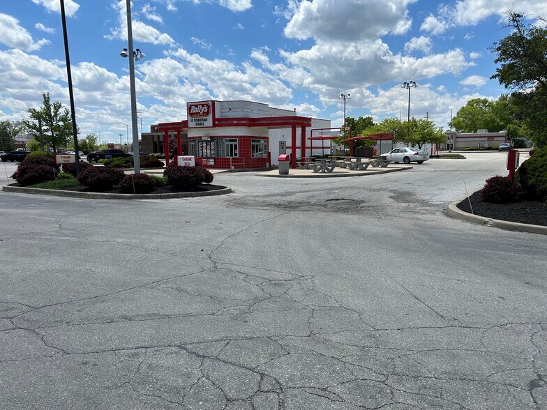 6022 W Jefferson Blvd, Fort Wayne, IN à louer - Photo du bâtiment - Image 2 de 9