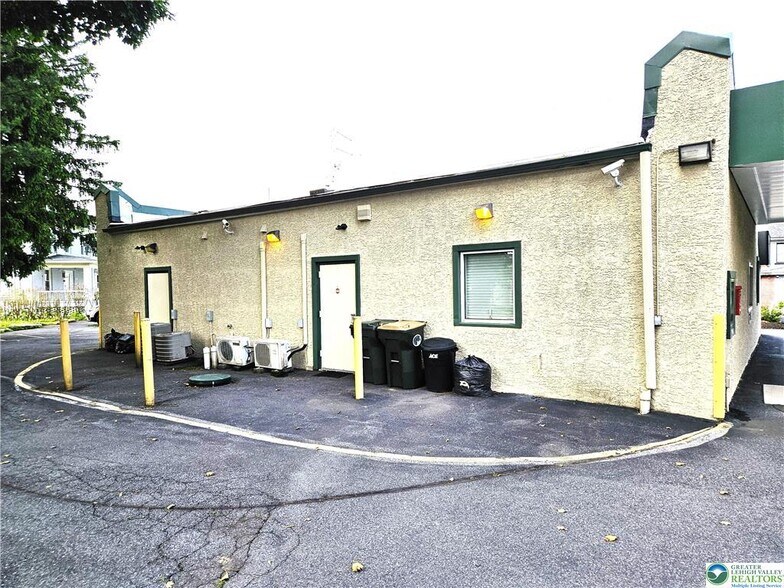 6626 Main St, Martins Creek, PA à vendre - Photo du bâtiment - Image 3 de 15