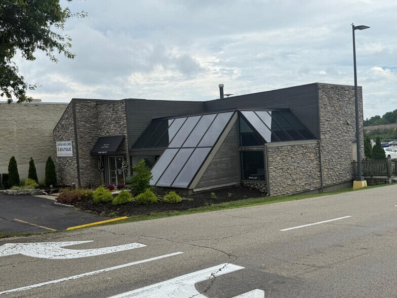 7292 Kenwood Rd, Cincinnati, OH à vendre - Photo du bâtiment - Image 3 de 5