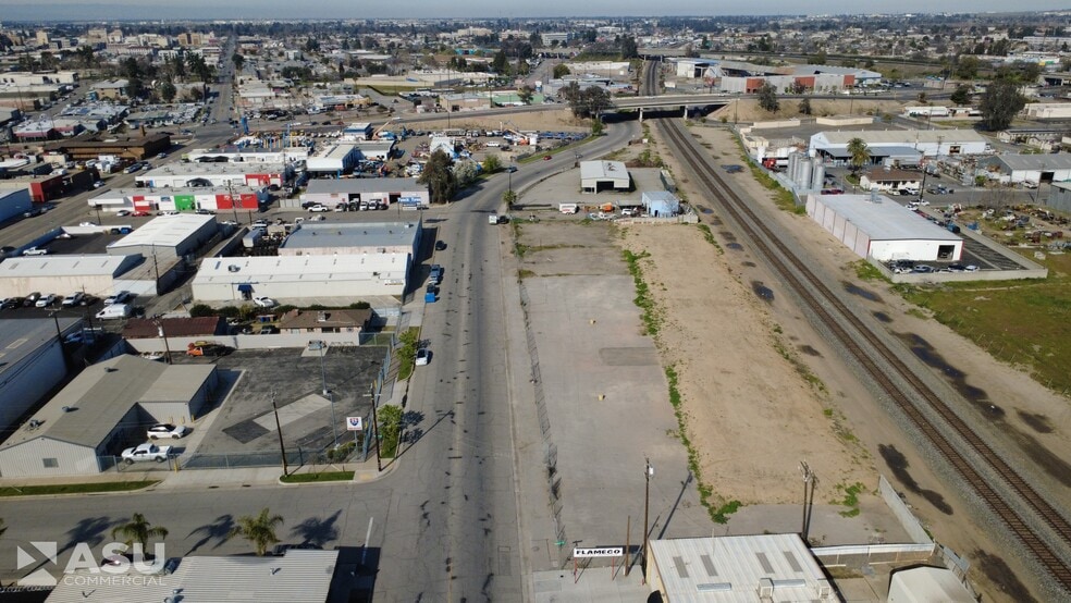 210 Sumner St, Bakersfield, CA à vendre - Photo du bâtiment - Image 2 de 4