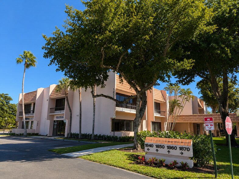 1860 Forest Hill Blvd, West Palm Beach, FL à louer - Photo du bâtiment - Image 1 de 26