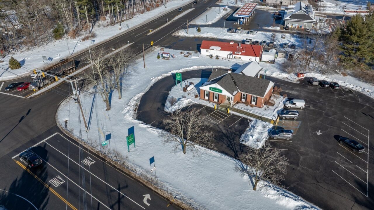 581 Franklin Pierce Hwy, Barrington, NH for sale Primary Photo- Image 1 of 21