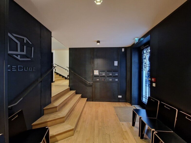 28 Rue Des Petits Hôtels, Paris for lease - Building Photo - Image 2 of 7