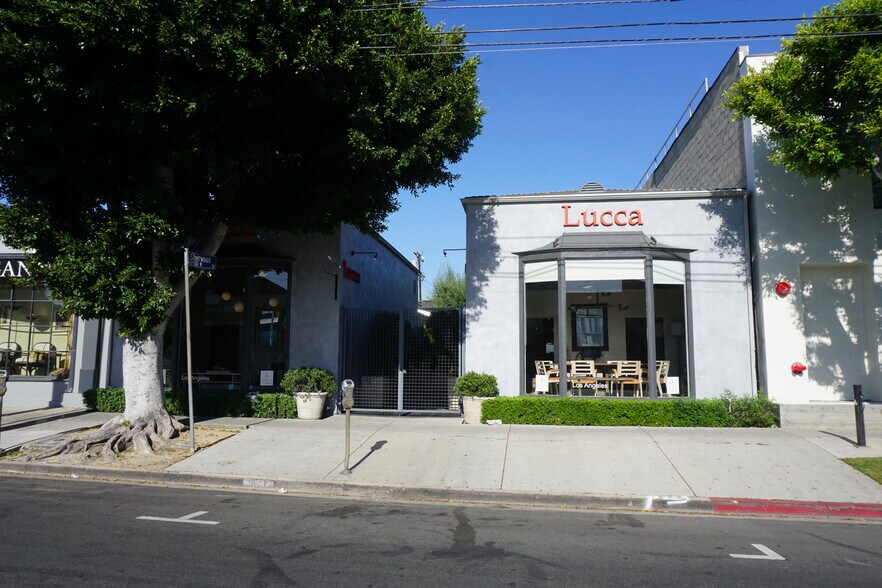 744 N La Cienega Blvd, Los Angeles, CA à louer - Photo du bâtiment - Image 2 de 17