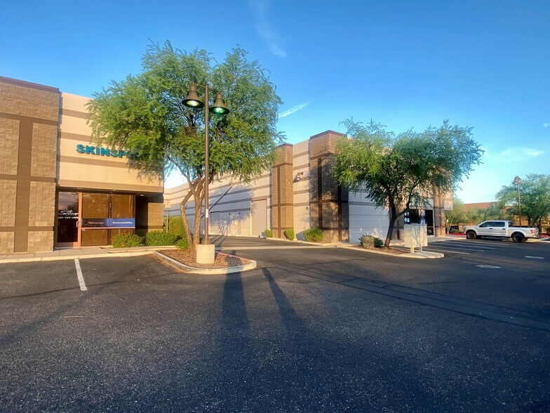 42201 N 41st Dr, Phoenix, AZ à louer - Photo du bâtiment - Image 3 de 8