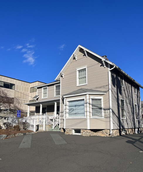 24 Grove St, New Canaan, CT for sale - Building Photo - Image 2 of 9