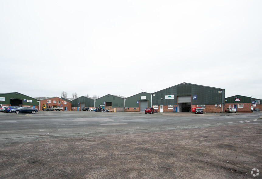 Hixon Airfield, Hixon à louer - Photo principale - Image 1 de 4