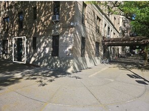 50 W 106th St, New York, NY for lease Interior Photo- Image 1 of 4
