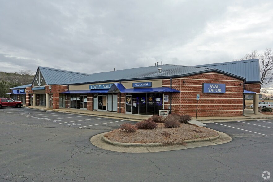 1921-2005 North Pointe Dr, Durham, NC à louer - Photo du bâtiment - Image 3 de 6