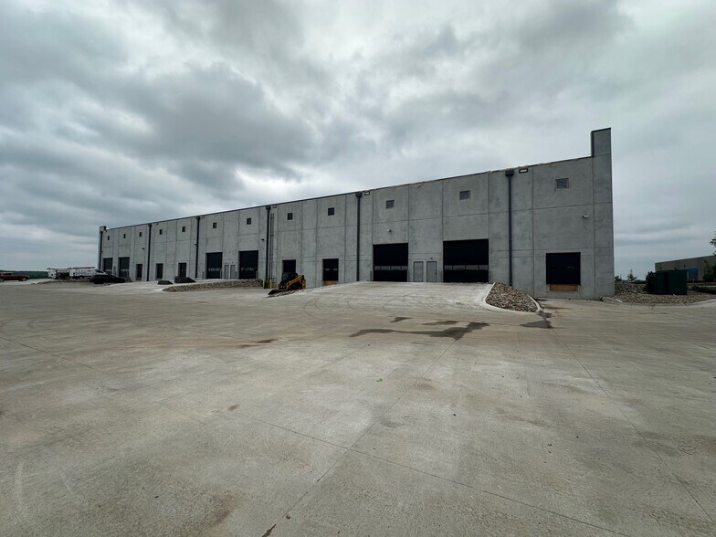 6001 Thornton Ave, Des Moines, IA à louer - Photo du bâtiment - Image 3 de 8