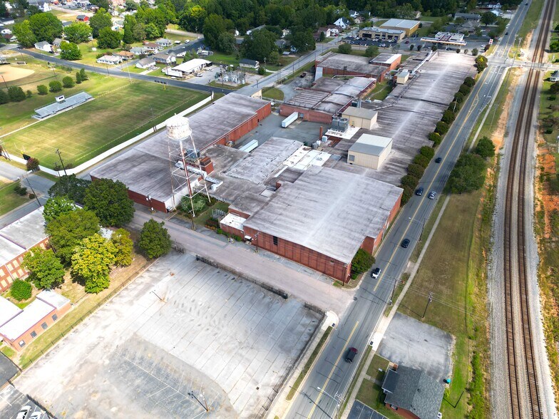 100 S Main St, Landis, NC à louer - Photo du bâtiment - Image 2 de 8