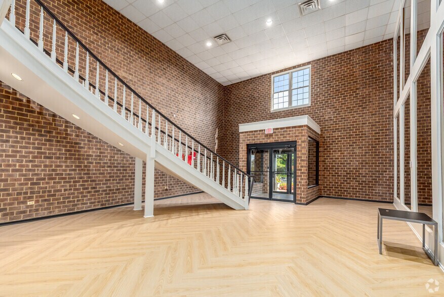 825 E Golf Rd, Arlington Heights, IL à vendre - Photo intérieure - Image 3 de 18