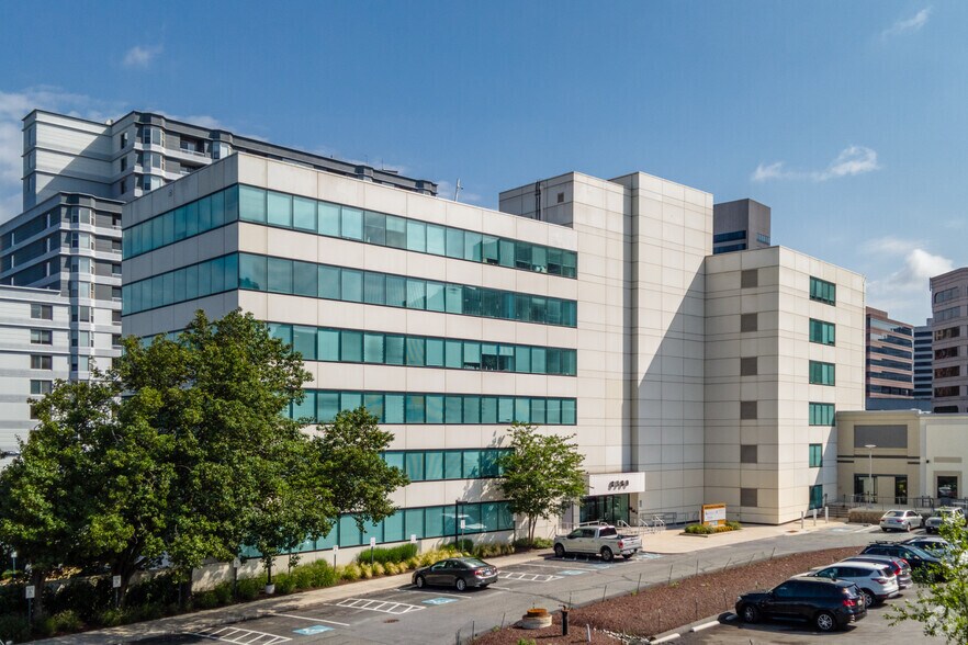 8380 Colesville Rd, Silver Spring, MD à louer - Photo du bâtiment - Image 2 de 8