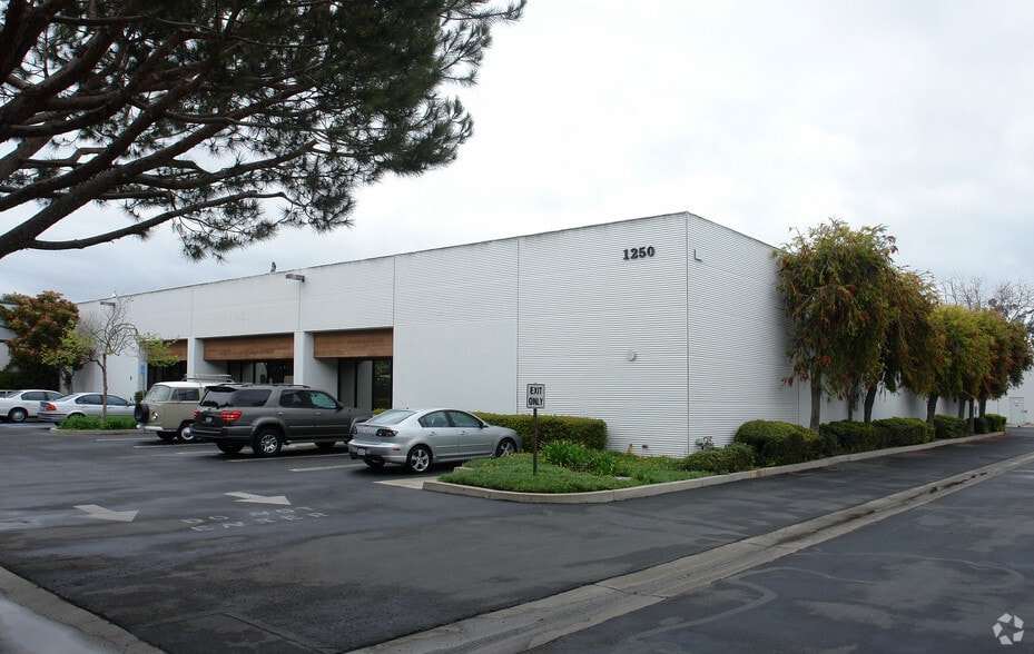 1250 Stellar Dr, Oxnard, CA for sale - Primary Photo - Image 1 of 16