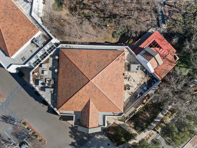 30105-30135 Agoura Rd, Agoura Hills, CA à louer - Photo du bâtiment - Image 3 de 28