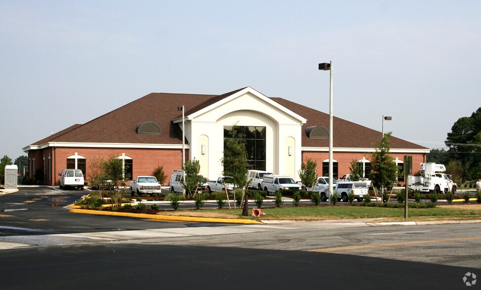 1419 Cedar Rd, Chesapeake, VA à vendre - Photo du bâtiment - Image 2 de 3