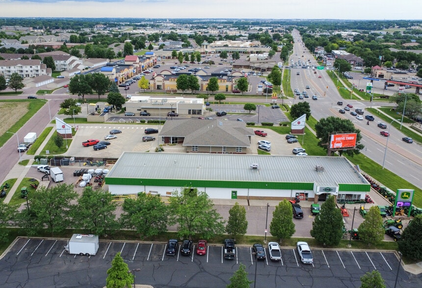 5220 S Grand Cir, Sioux Falls, SD for sale - Building Photo - Image 3 of 22