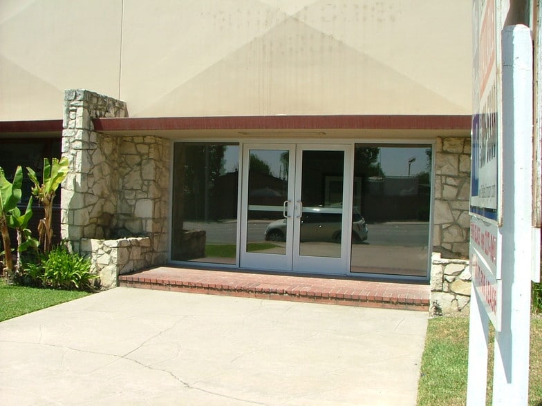 1017 S Mountain Ave, Monrovia, CA for lease - Building Photo - Image 3 of 17