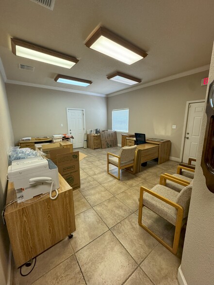 4545 Edgewater Dr, Orlando, FL for sale - Interior Photo - Image 3 of 8