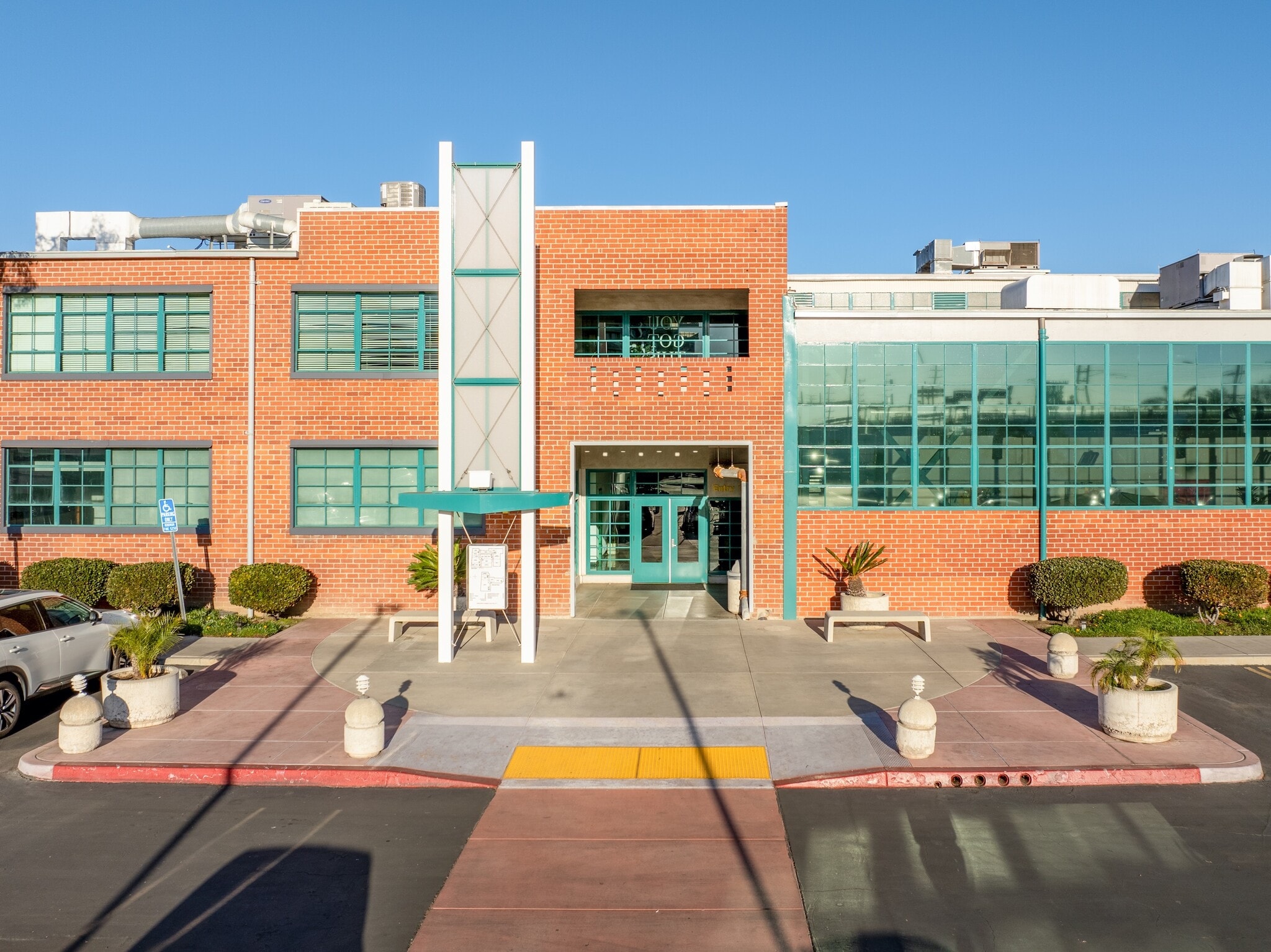 2440 S Sepulveda Blvd, Los Angeles, CA for lease Primary Photo- Image 1 of 10