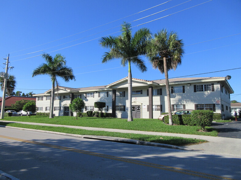 4280 Woodside Dr, Coral Springs, FL for sale - Building Photo - Image 2 of 13