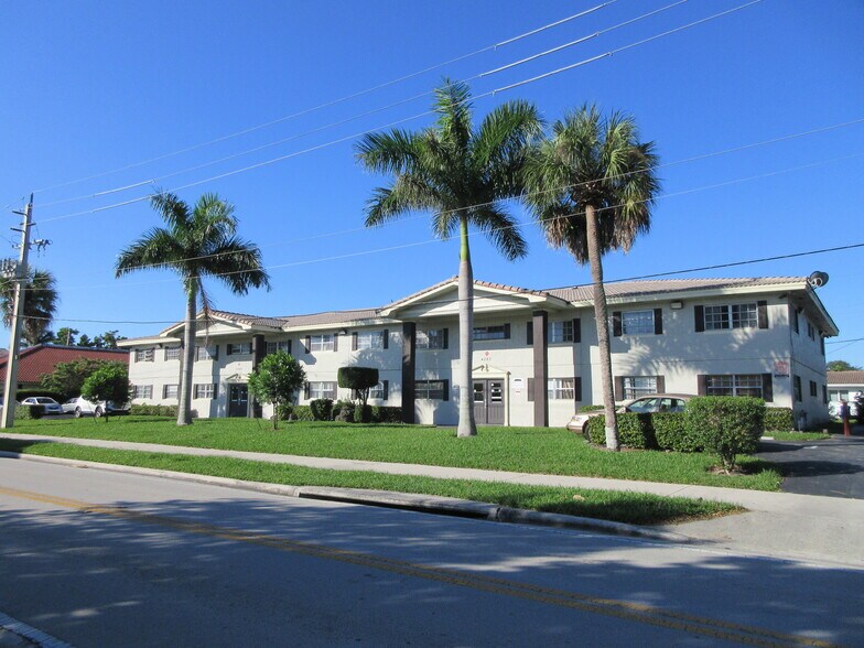 4280 Woodside Dr, Coral Springs, FL à vendre - Photo du bâtiment - Image 2 de 13